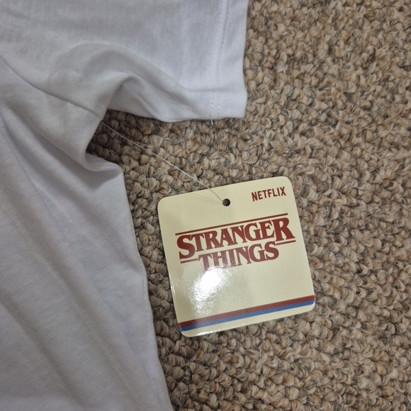 Stranger Things Hellfire Club White T-Shirt Adult Unisex Size XL NWT - Picture 4 of 7